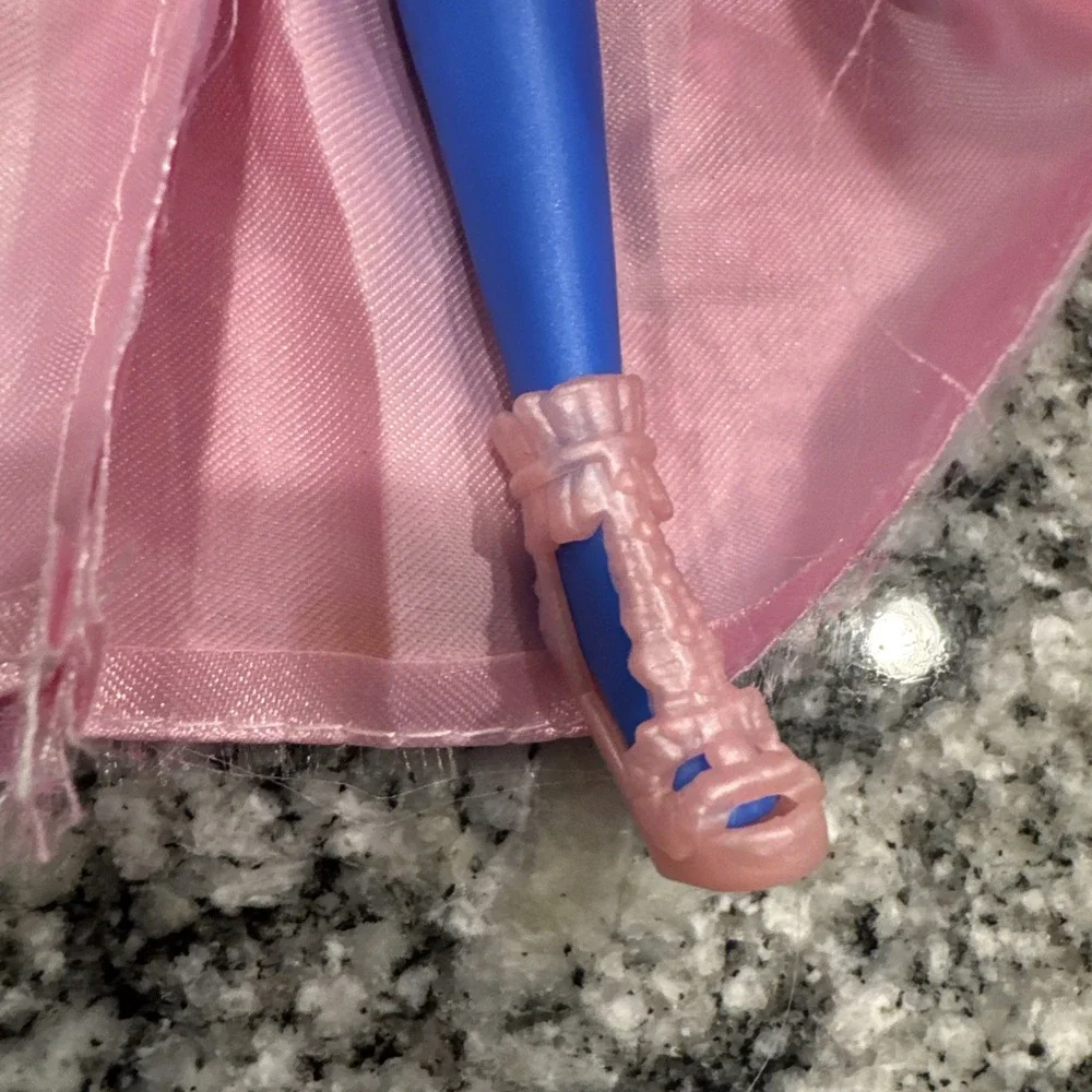 Descendants the rise of red the sorcerer's cookbook‎ Chloe doll With Dress Shows